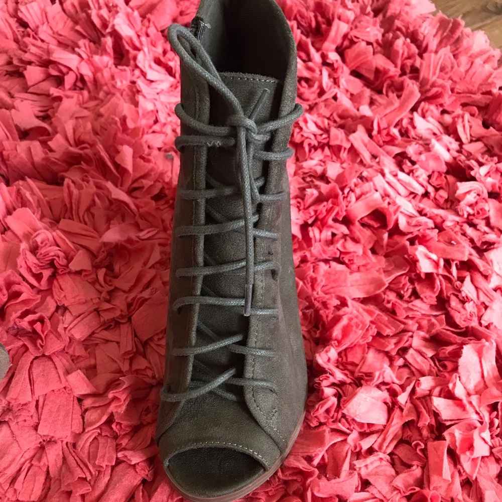 Charlotte Russe covered peep toe wedges - Picture 3 of 3